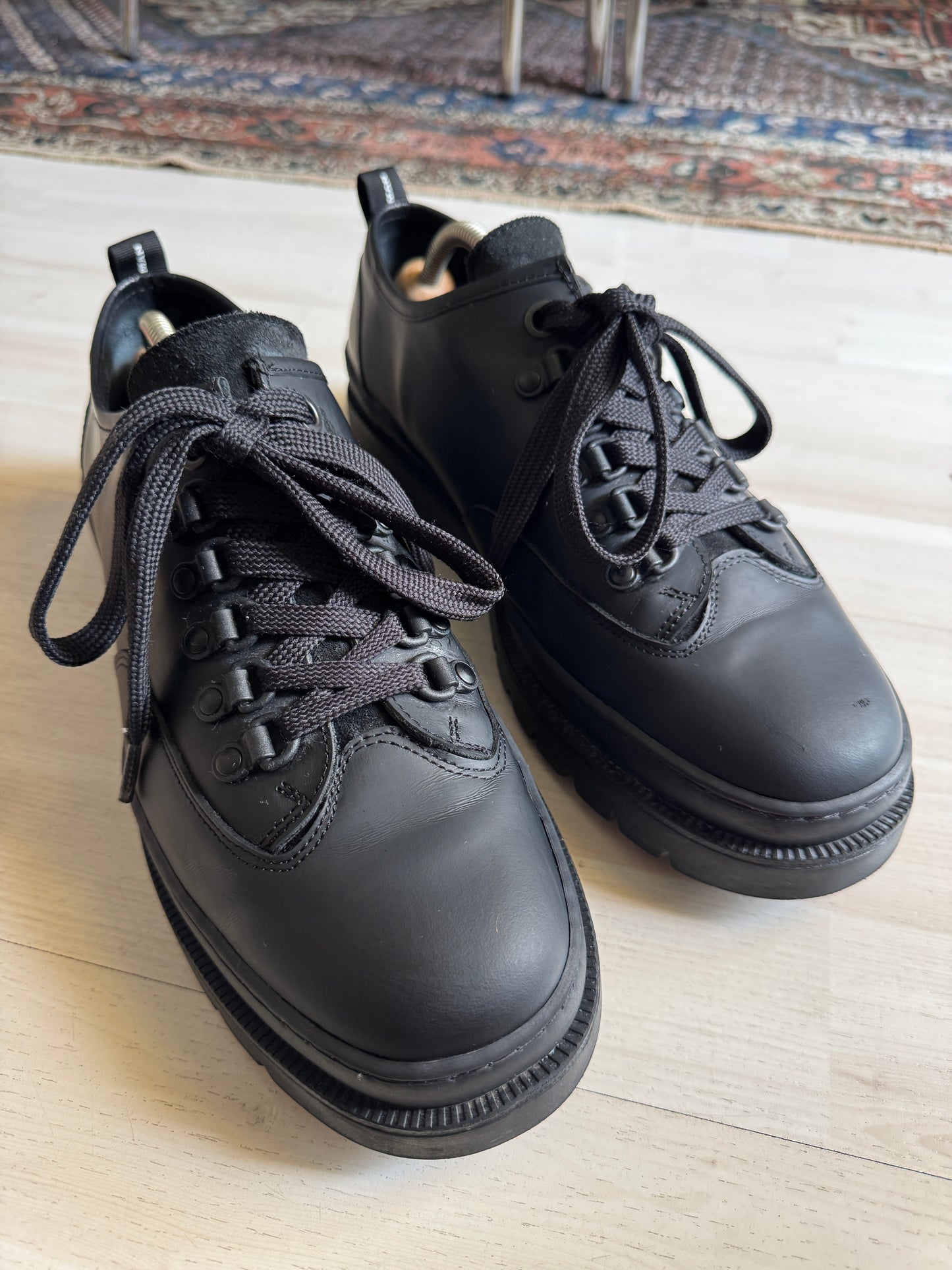 Courrier leather derbies