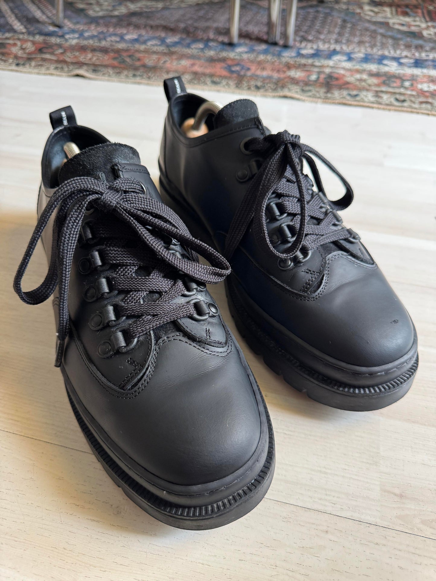 Courrier leather derbies